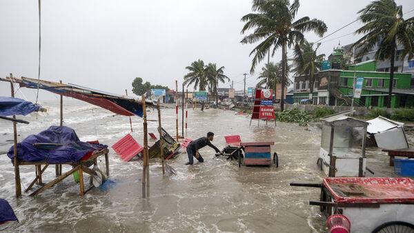 Bangladesh evacuates hundreds of thousands as a severe cyclone approaches