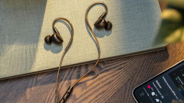 The 1More Penta Driver P50 earphones feature an MMCX detachable cable. Picture: 1More.