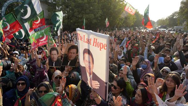 Allies of ex-PM Khan win biggest share of seats in final Pakistan election tally